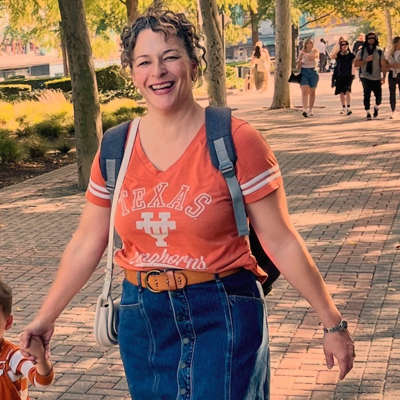 Meet your Posher, Laura - Picture 2 of 5